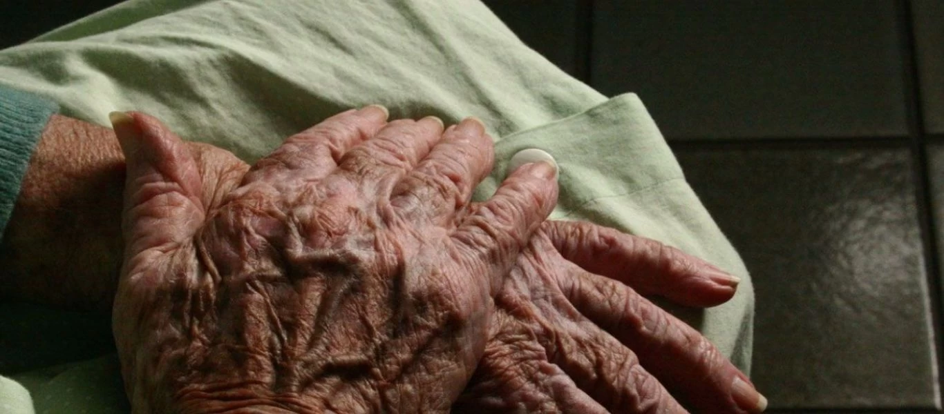 Ακόμη μία καταγγελία για «γηροκόμο» που έκλεβε ηλικιωμένους - Η αστυνομία ερευνά την υπόθεση